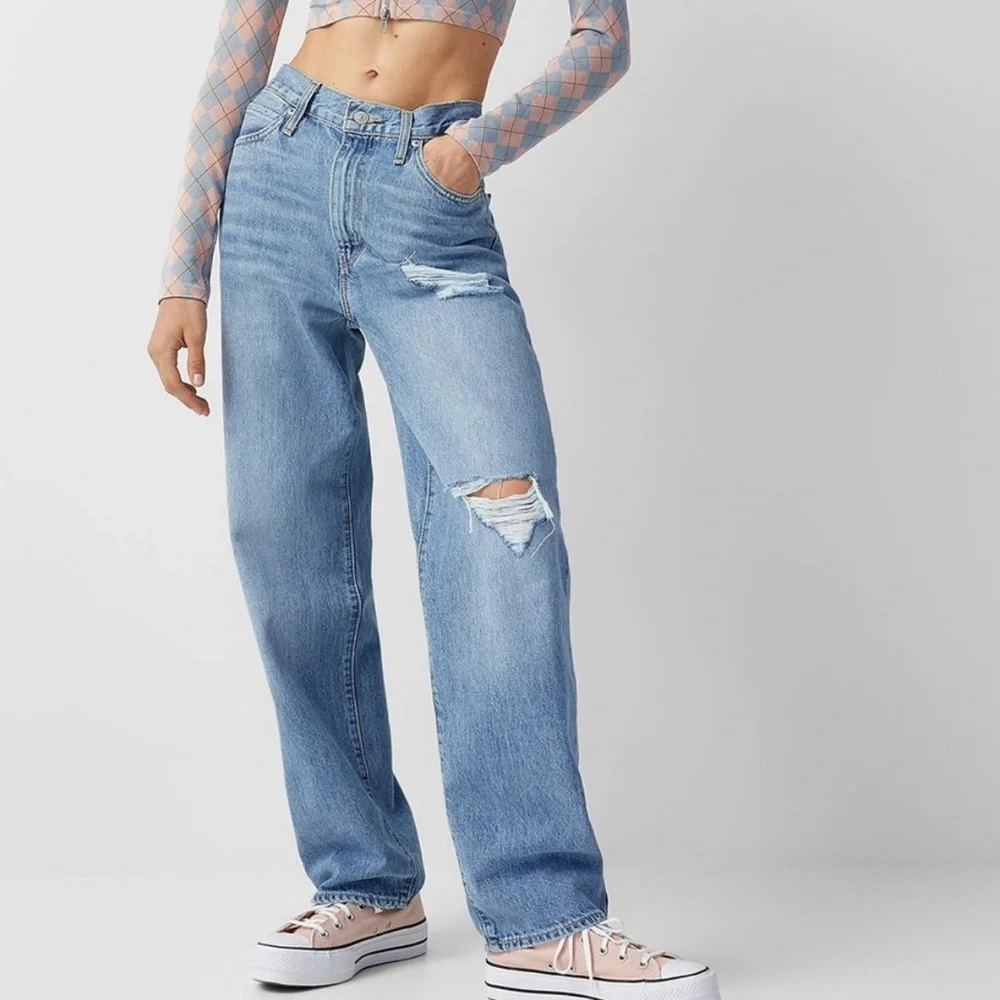 Levi's '94 baggy fit jeans in light blue with distressing